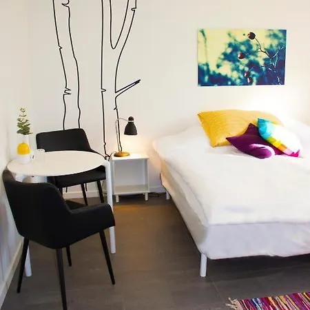 272 לינה וארוחת בוקר