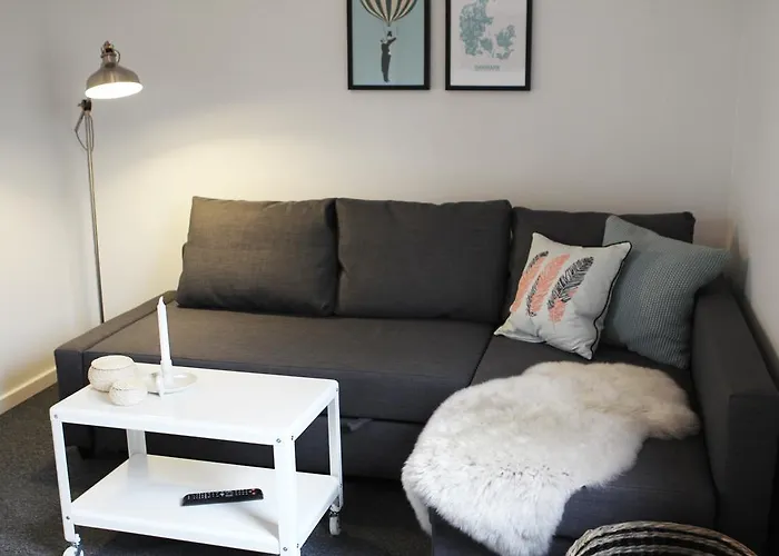 ベッド・アンド・ブレックファスト 272 *