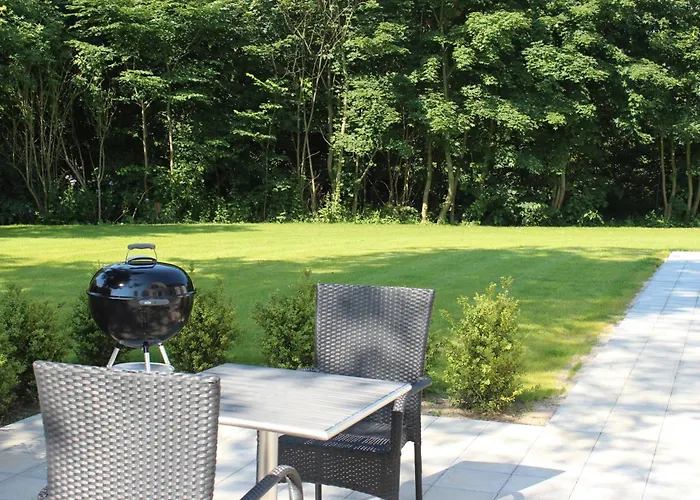 ベッド・アンド・ブレックファスト 272 *