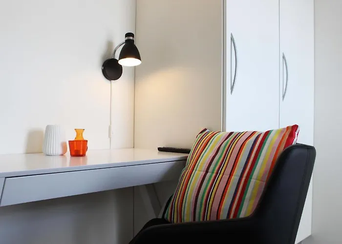 ベッド・アンド・ブレックファスト 272 *